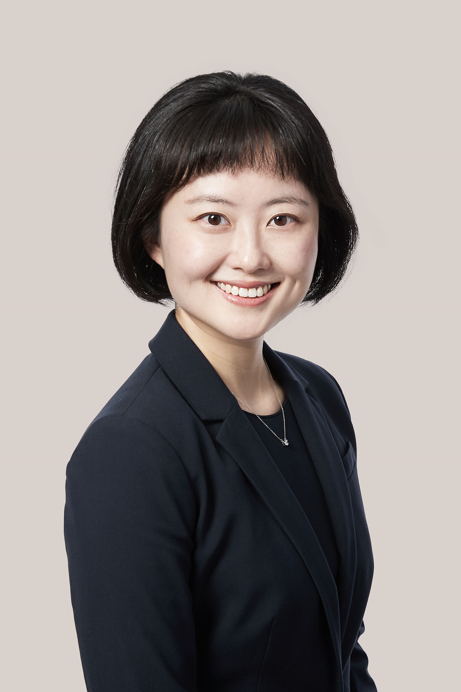 Julie He Toronto Associate