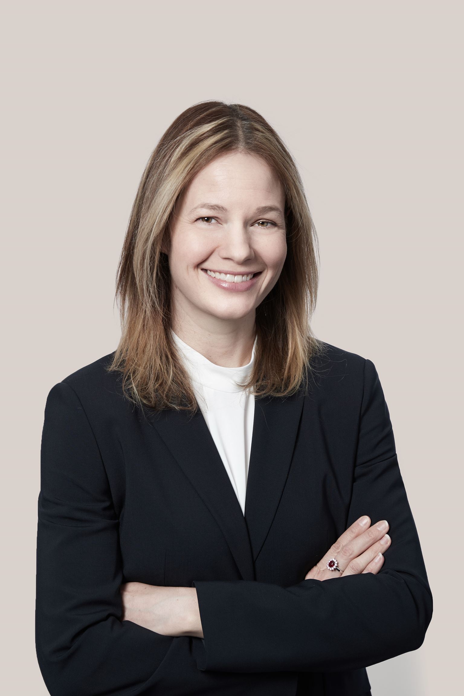 Janet Howard, Associée