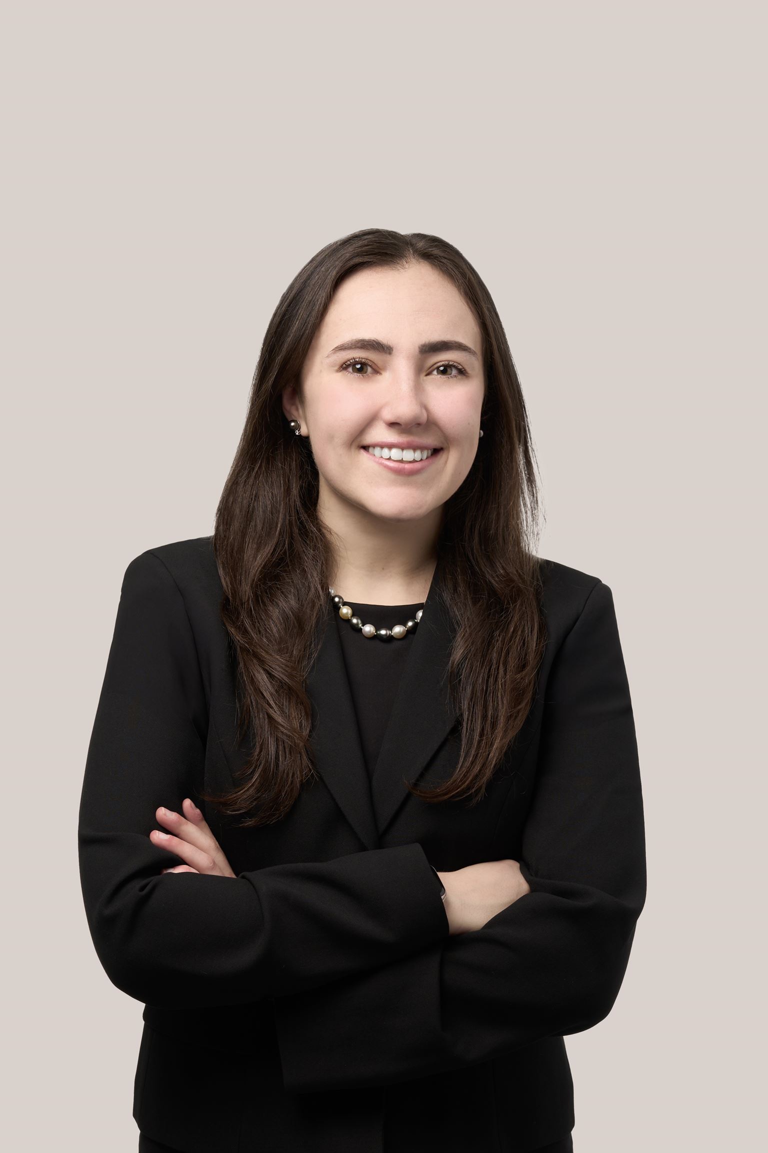 Jessica Khoury, Étudiante
