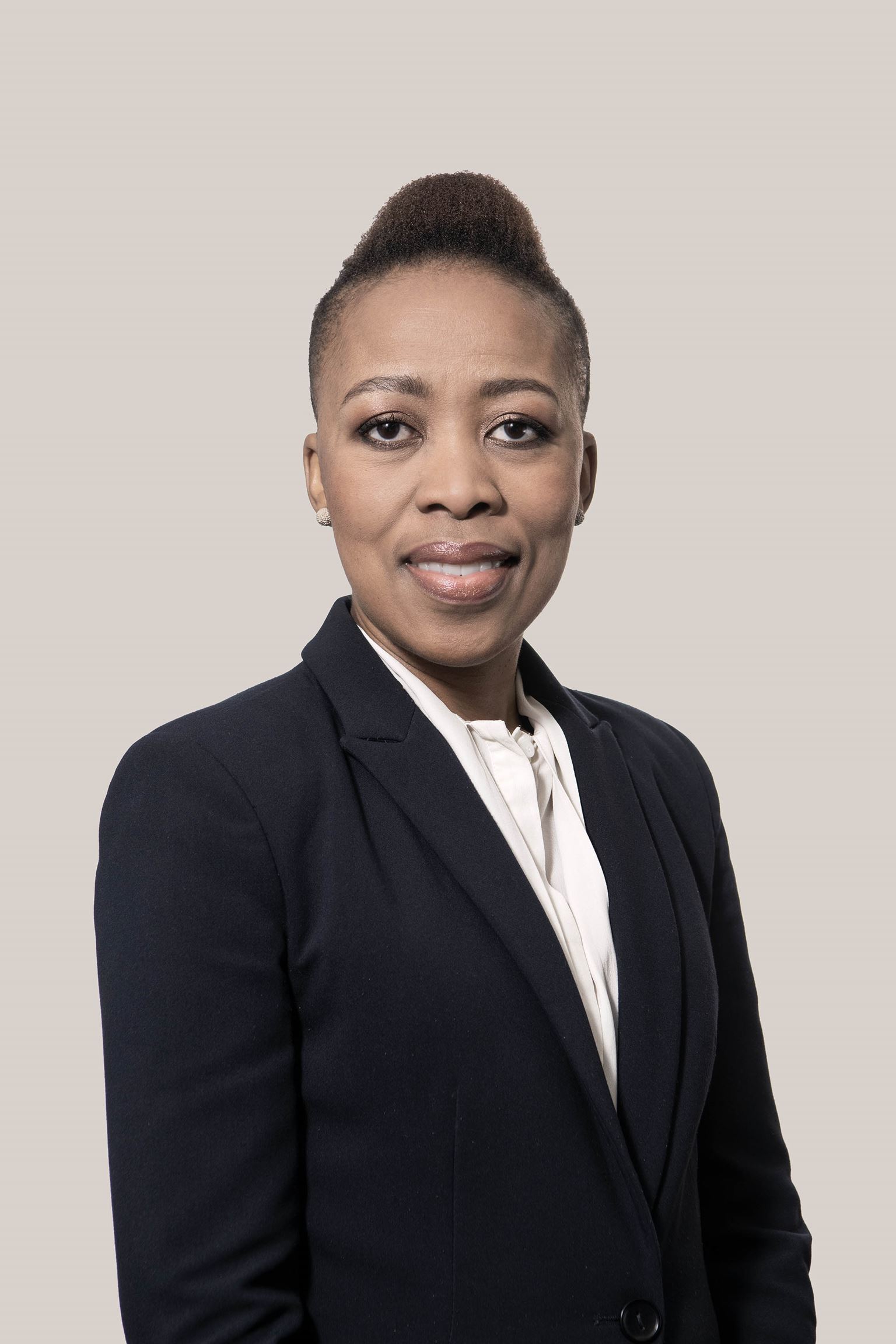 Lillian Mello, Senior Associate