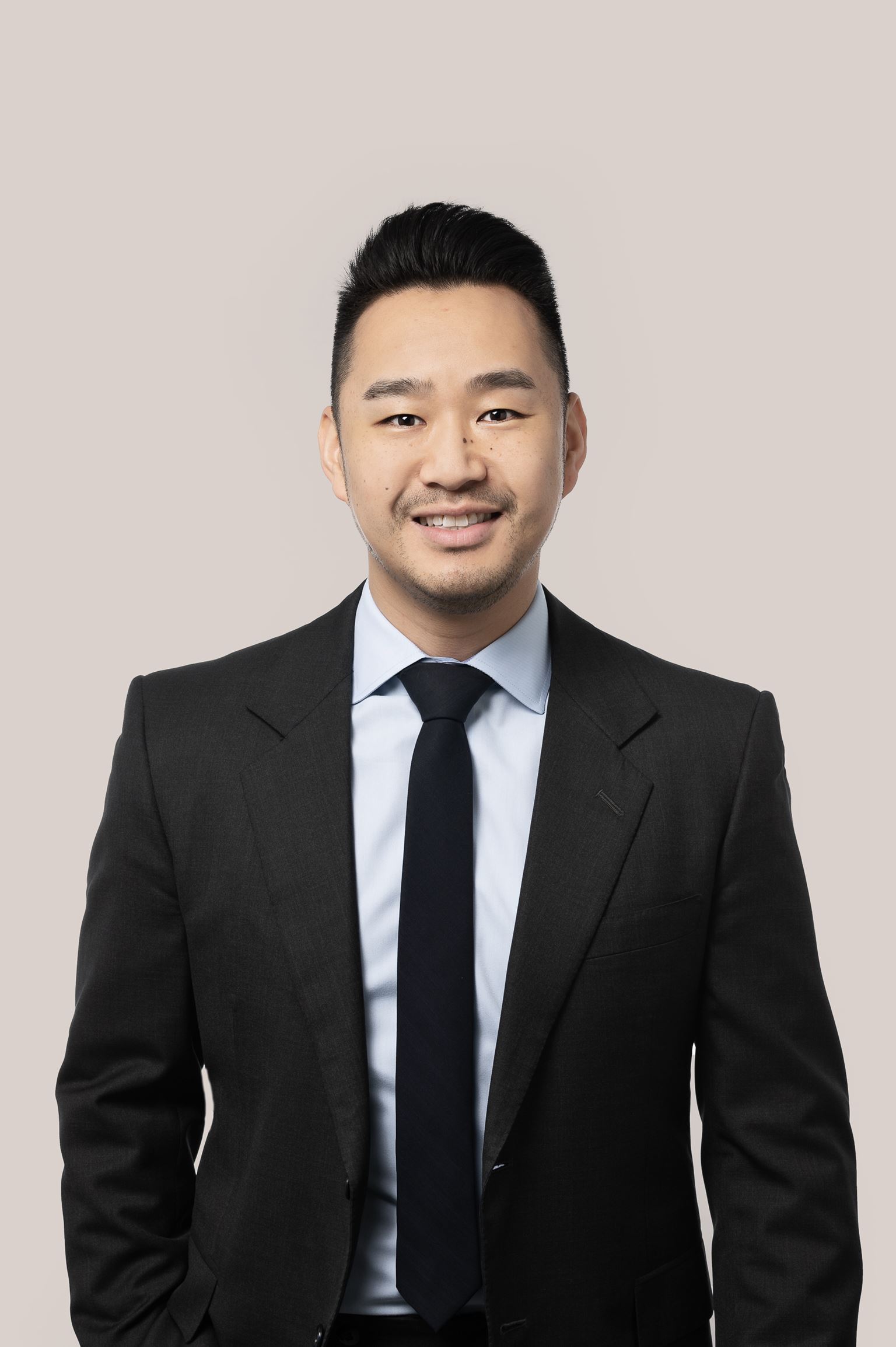 Jonathan Lim, Associé