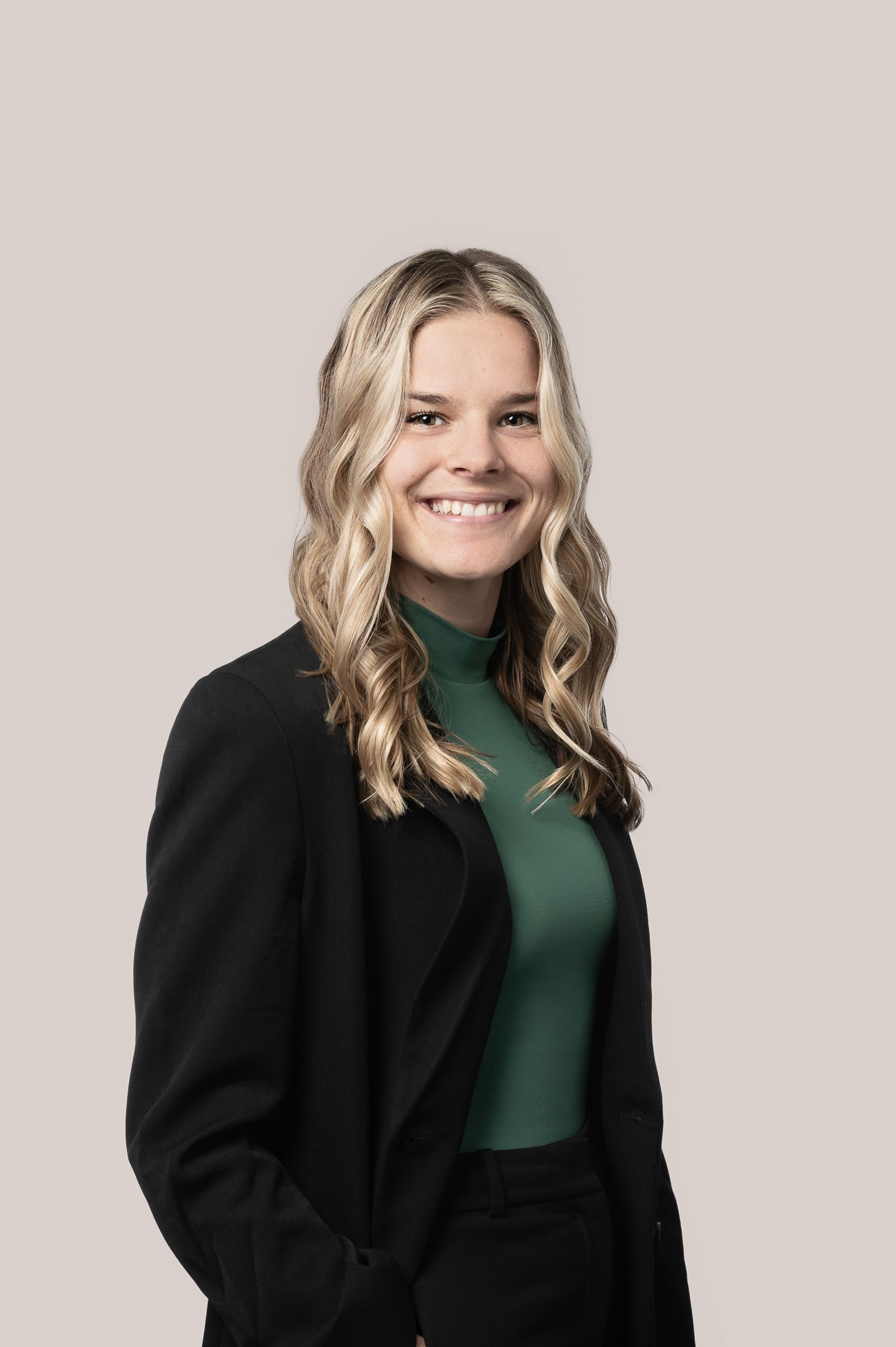 Nicole Lacis, Associate