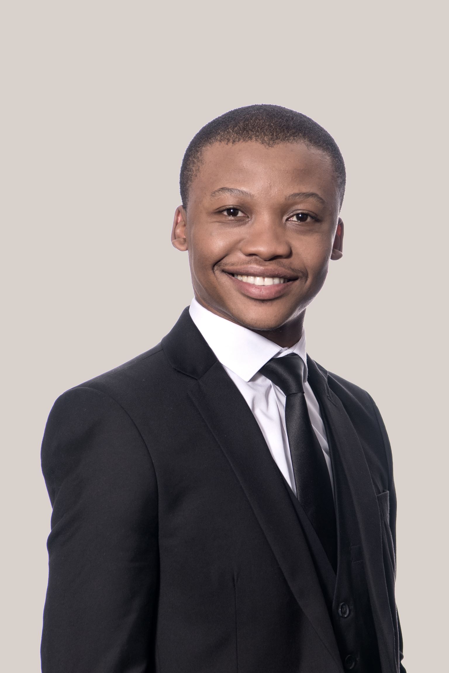 Onalerona  Phiri, Senior Associate