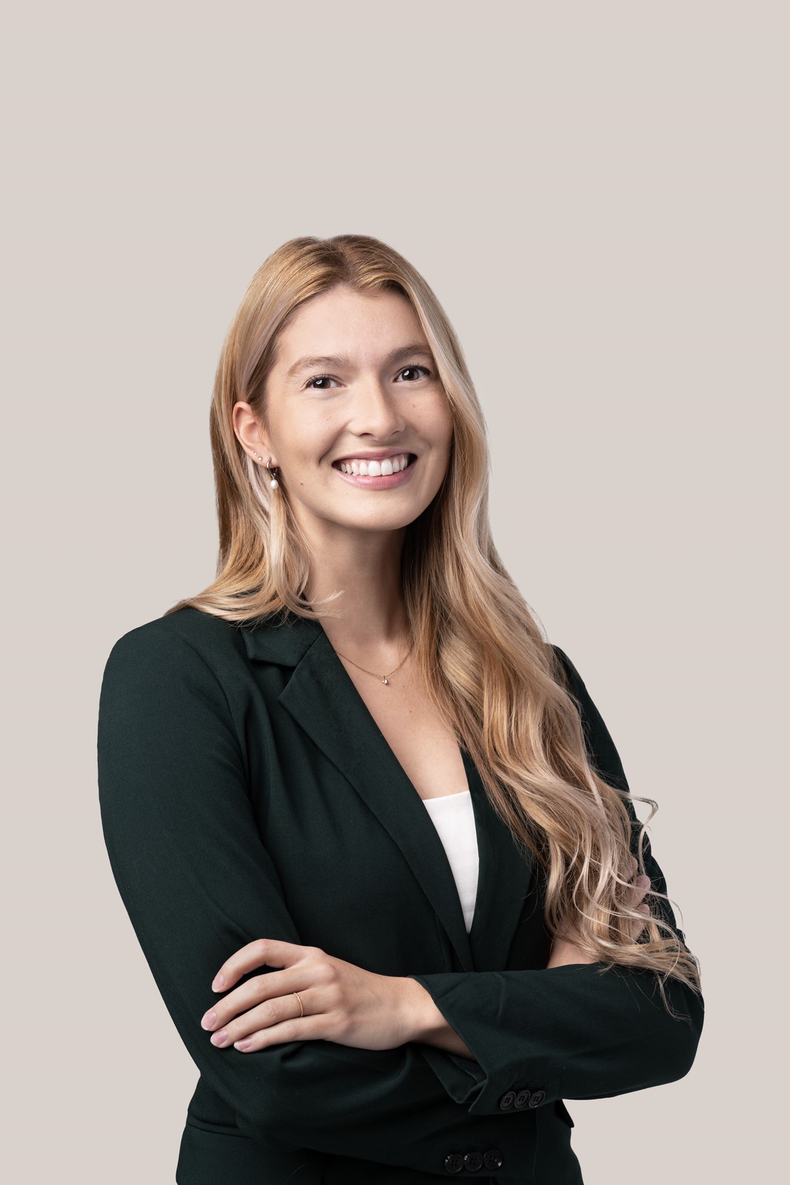 Alexandra Vigneau, Associate