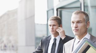 deux hommes d'affaires 