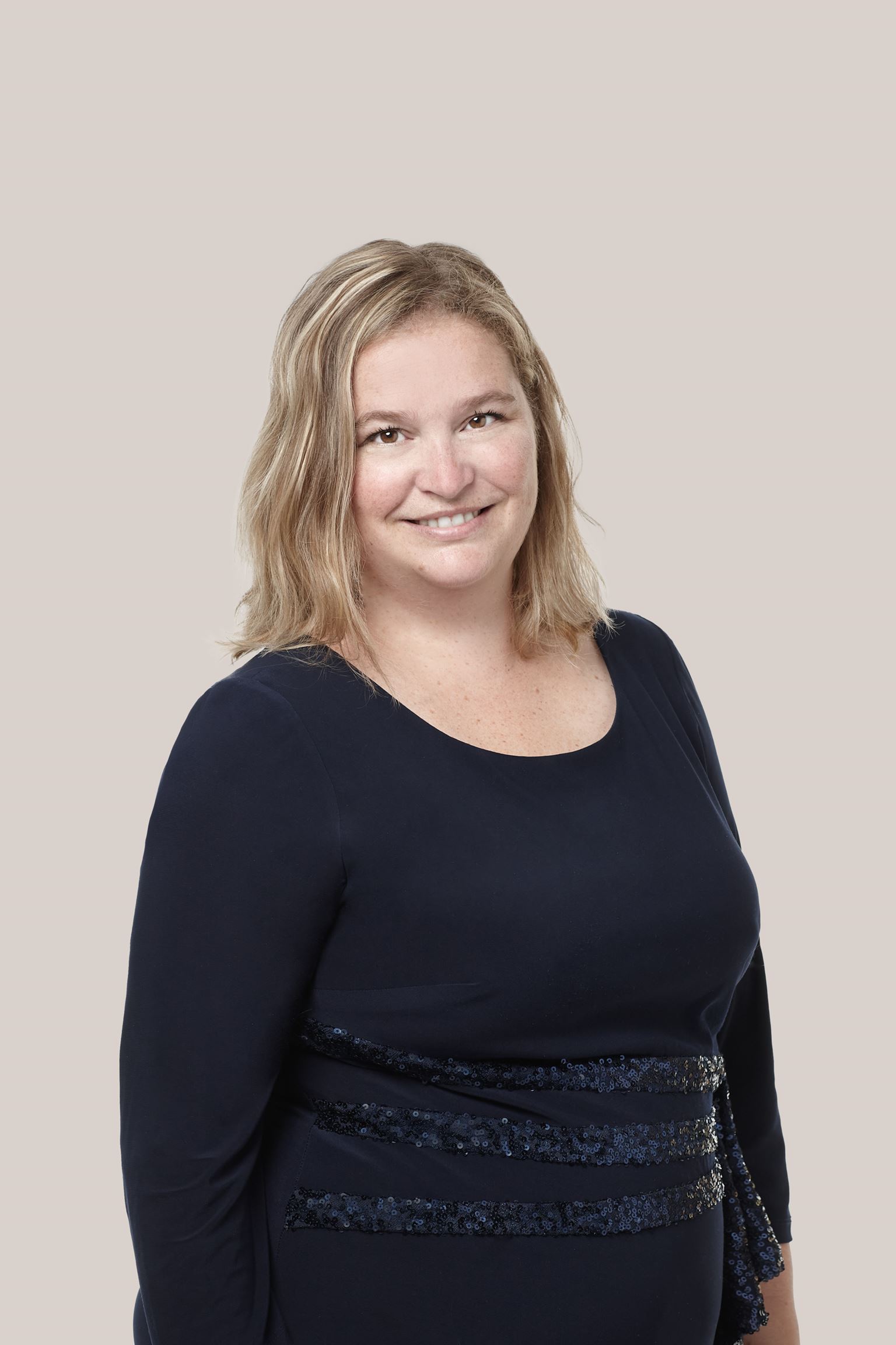 Julie Vallières, Associate