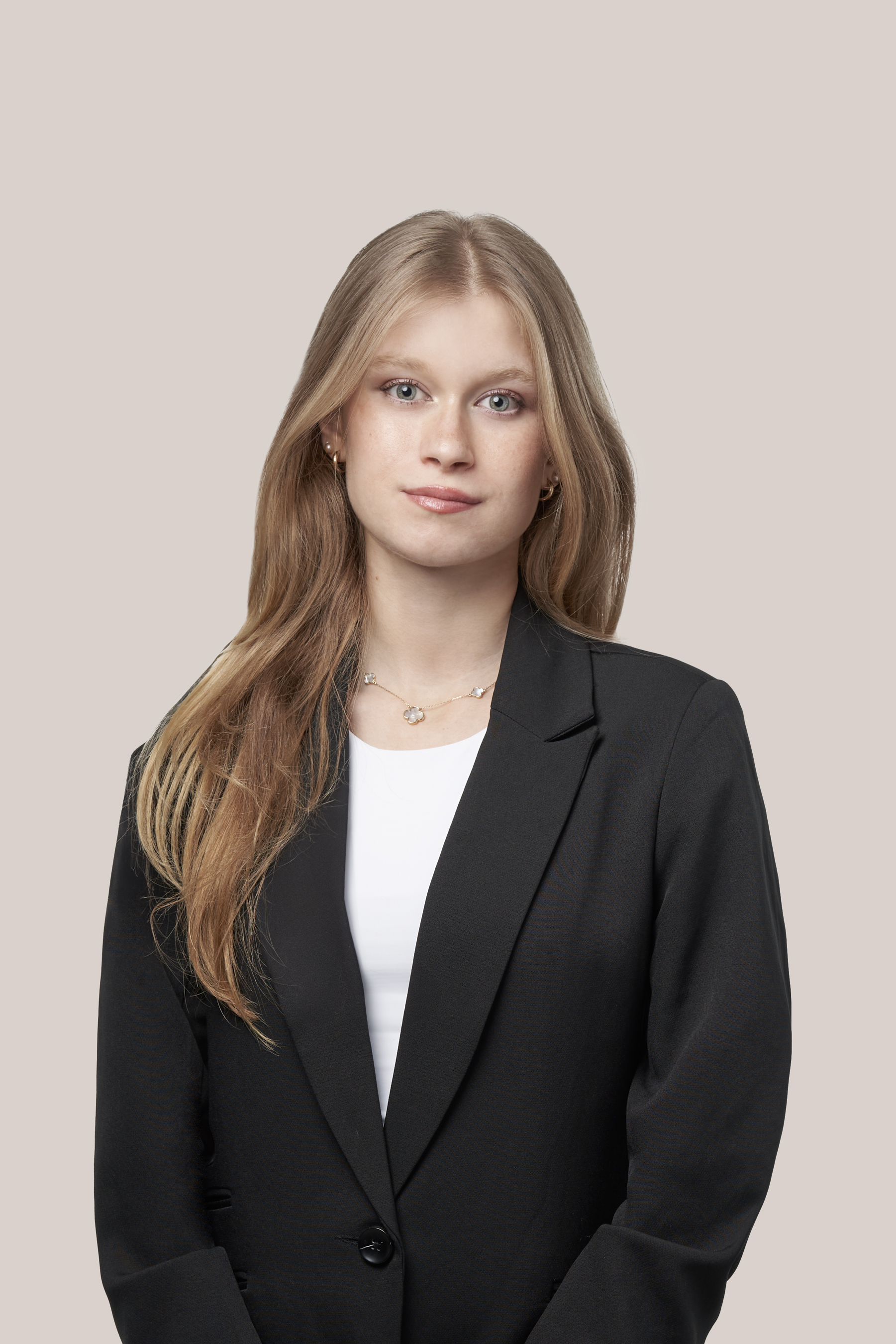 Raphaëlle Nadon, Stagiaire en droit