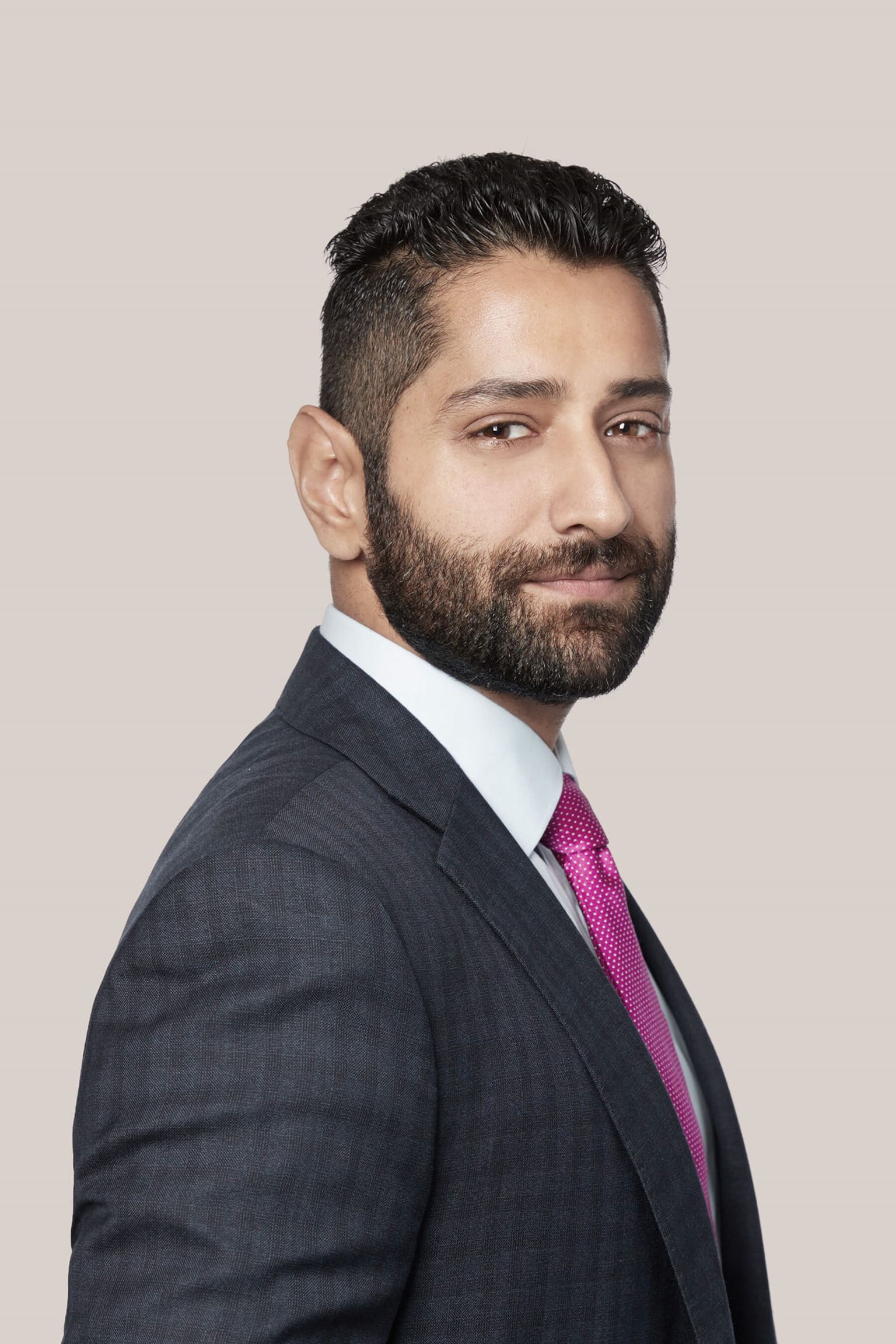 Dev Singh, Associé