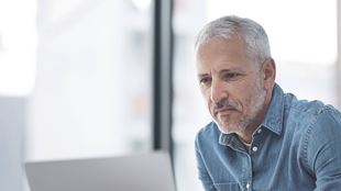 Examen et contrôle des fusions